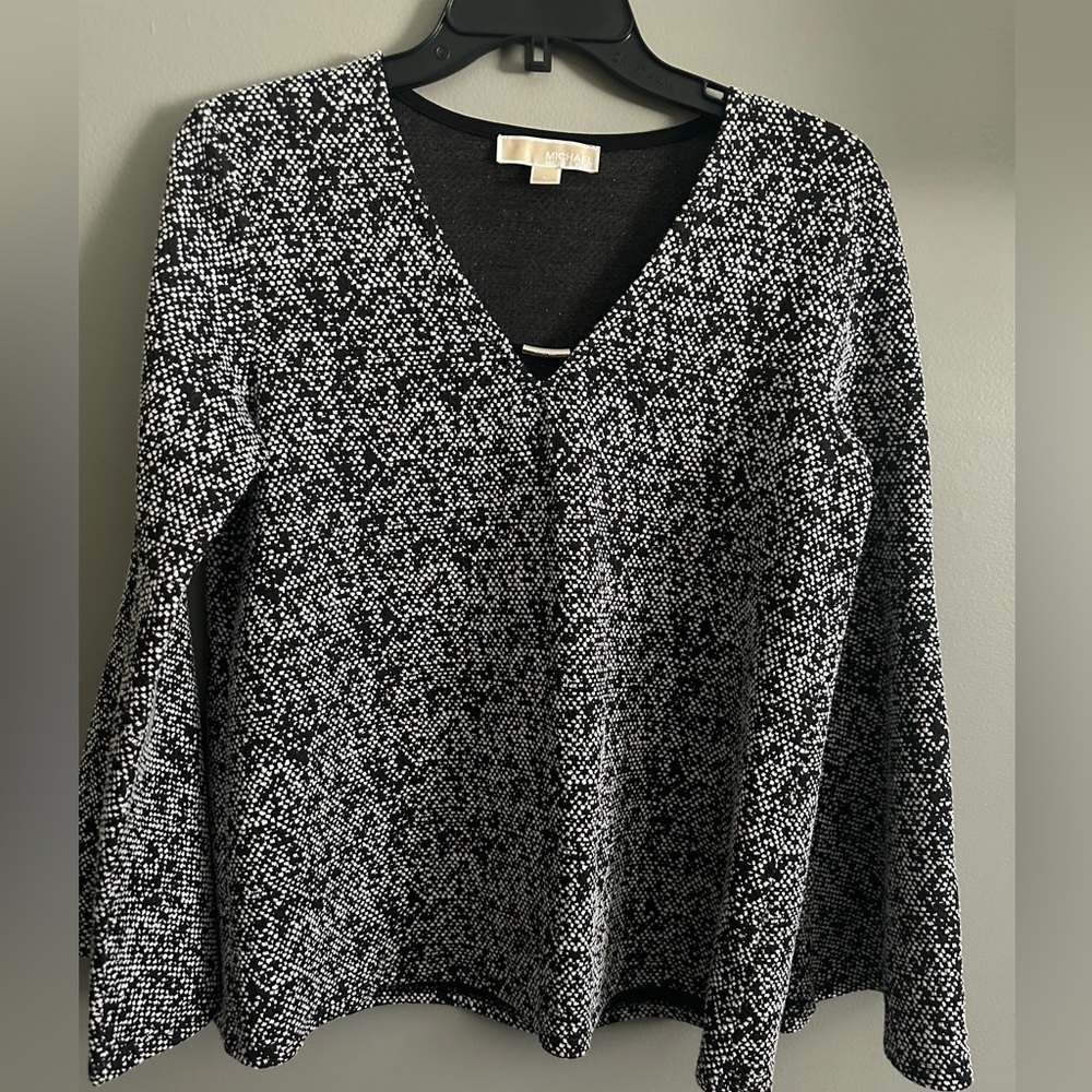 Michael Kors Black/white  Knit Blouse Bell long sleeves w/ silver logo size L